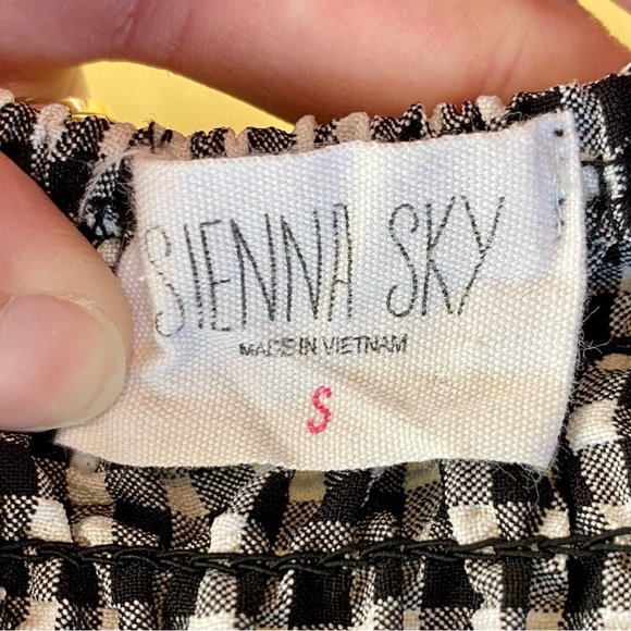 Sienna Sky Gingham Smocked Crop Top - Picture 4 of 4
